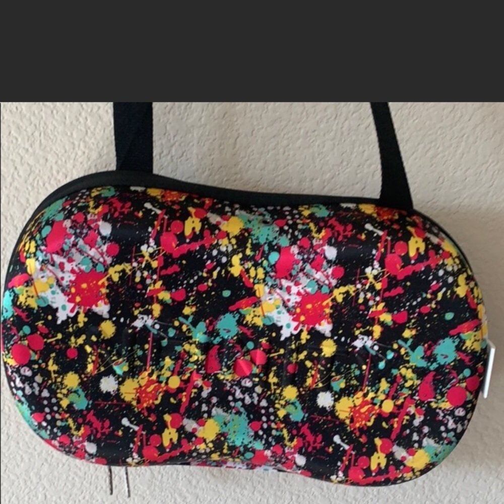 Nfinity shoe bag will fit up to 6.5. bag only